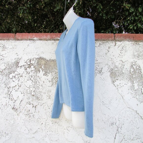 Neiman Marcus powder blue cashmere sweater M - Picture 5 of 7